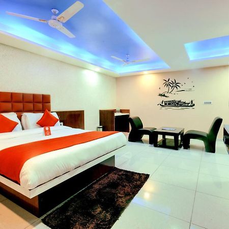 Hotel Hillton Gandhinagar Bagian luar foto