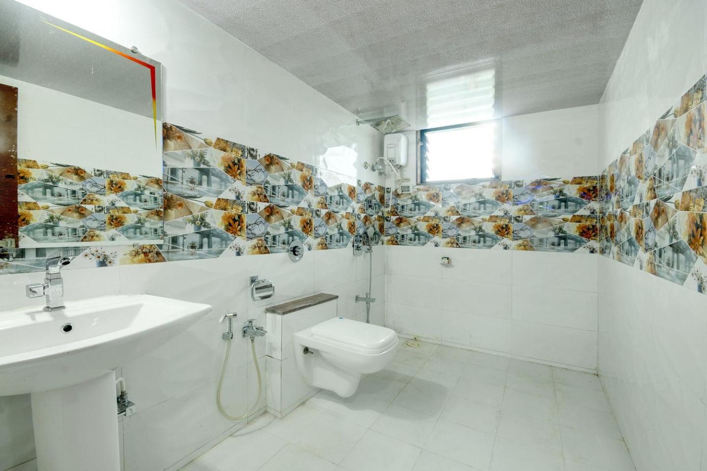 Hotel Hillton Gandhinagar Bagian luar foto