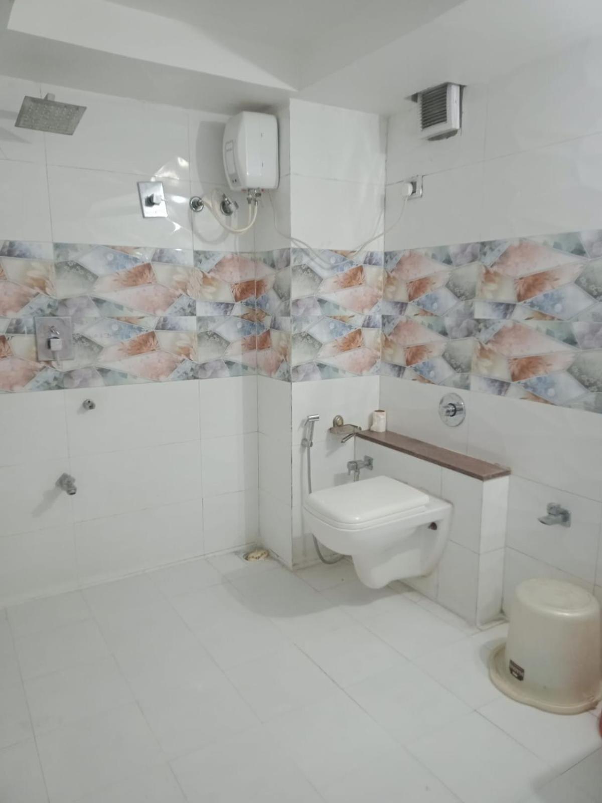 Hotel Hillton Gandhinagar Bagian luar foto
