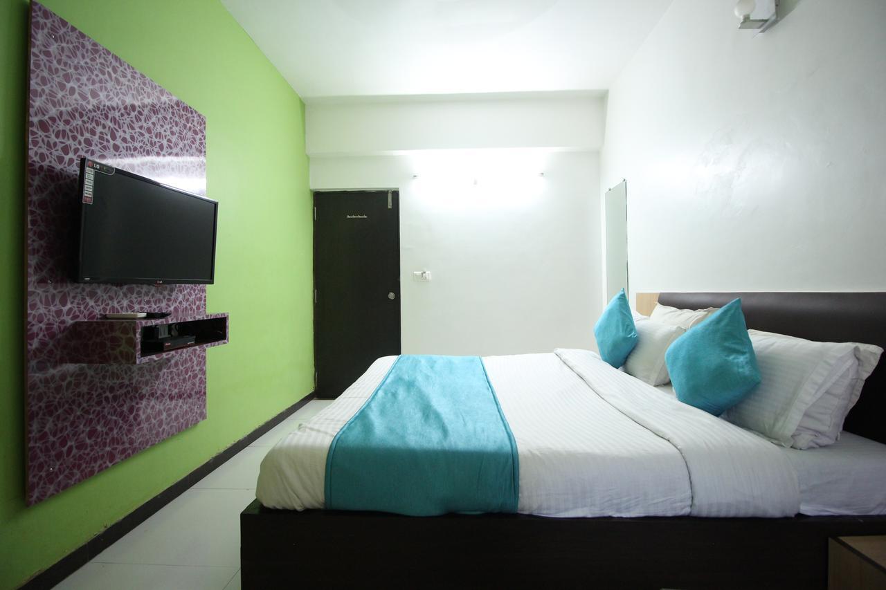 Hotel Hillton Gandhinagar Bagian luar foto