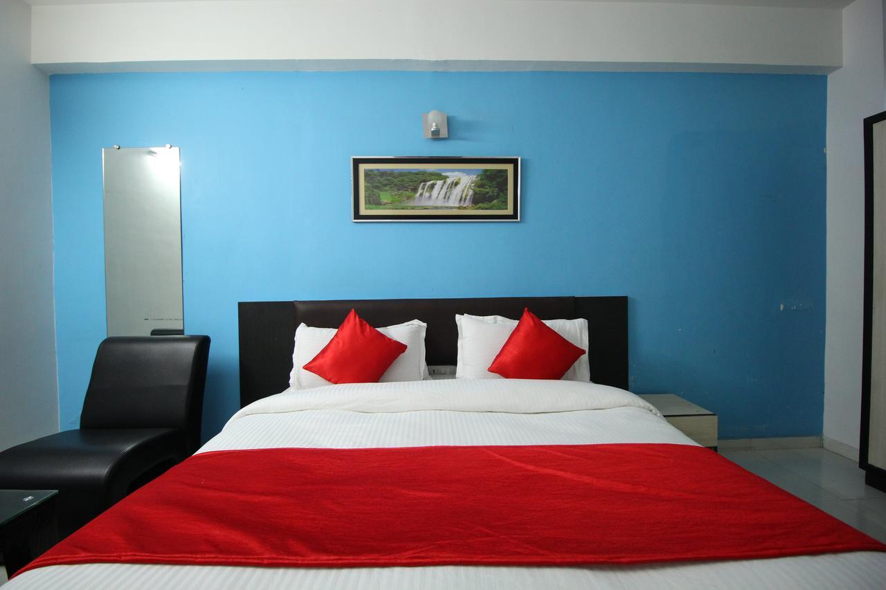 Hotel Hillton Gandhinagar Bagian luar foto