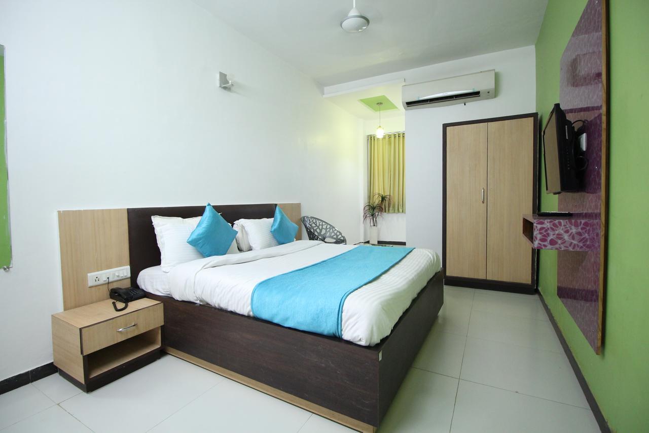 Hotel Hillton Gandhinagar Bagian luar foto