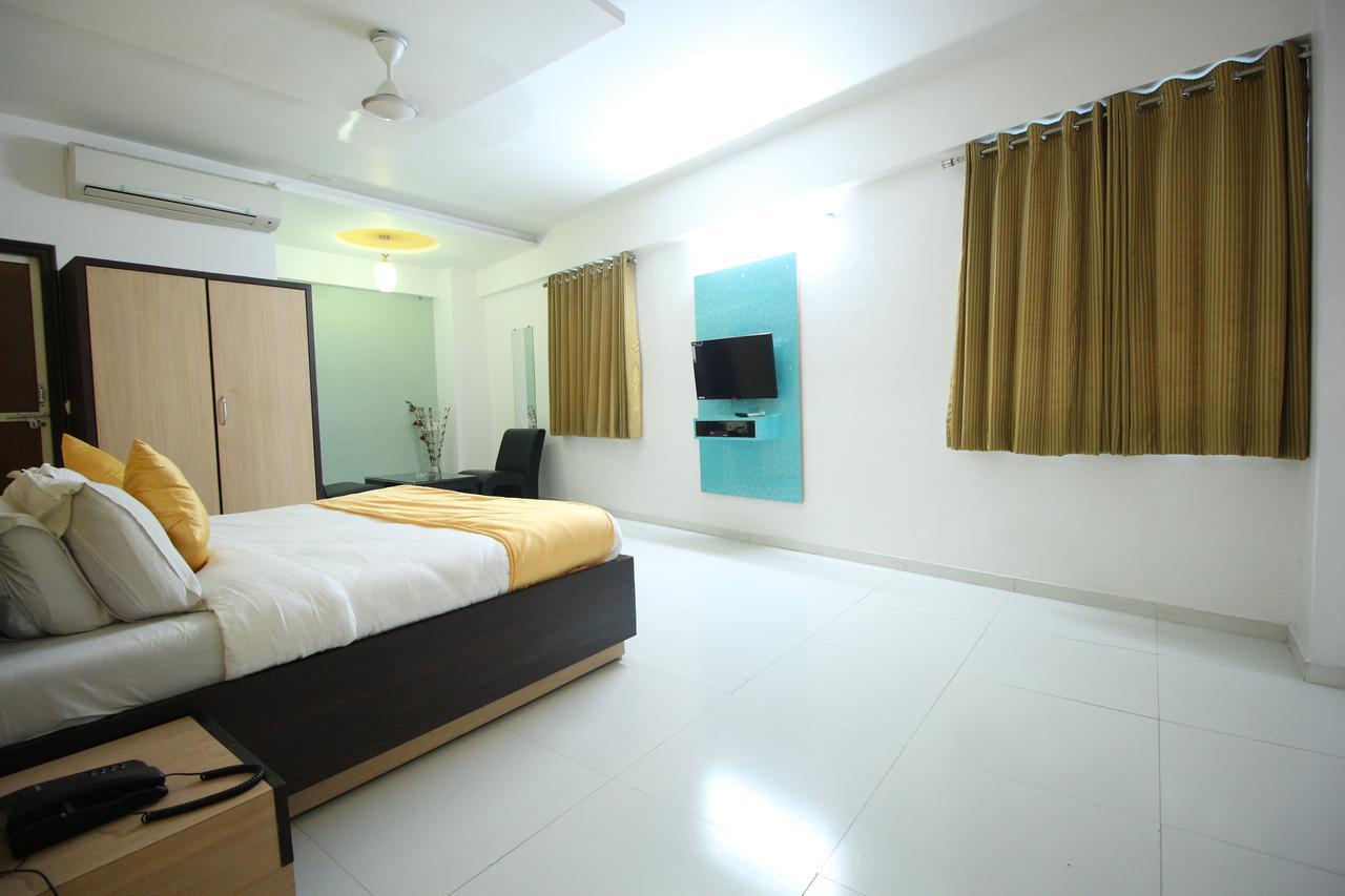 Hotel Hillton Gandhinagar Bagian luar foto