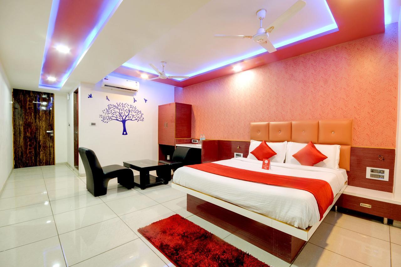 Hotel Hillton Gandhinagar Bagian luar foto