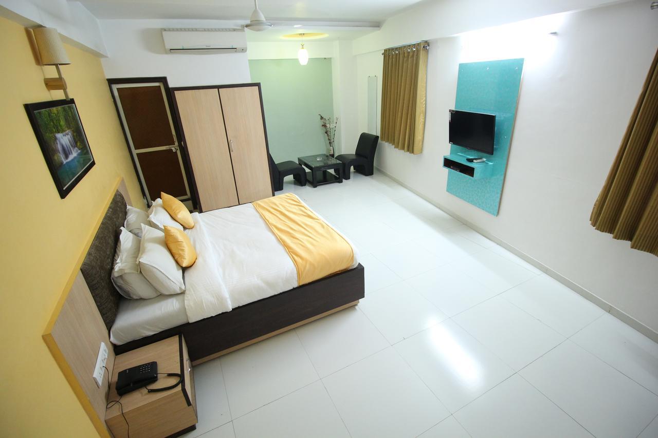 Hotel Hillton Gandhinagar Bagian luar foto