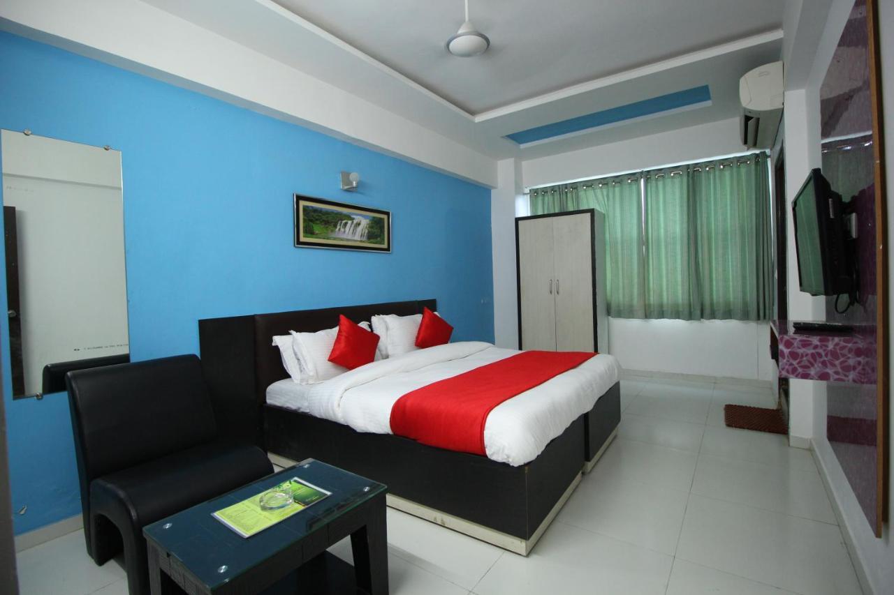 Hotel Hillton Gandhinagar Bagian luar foto