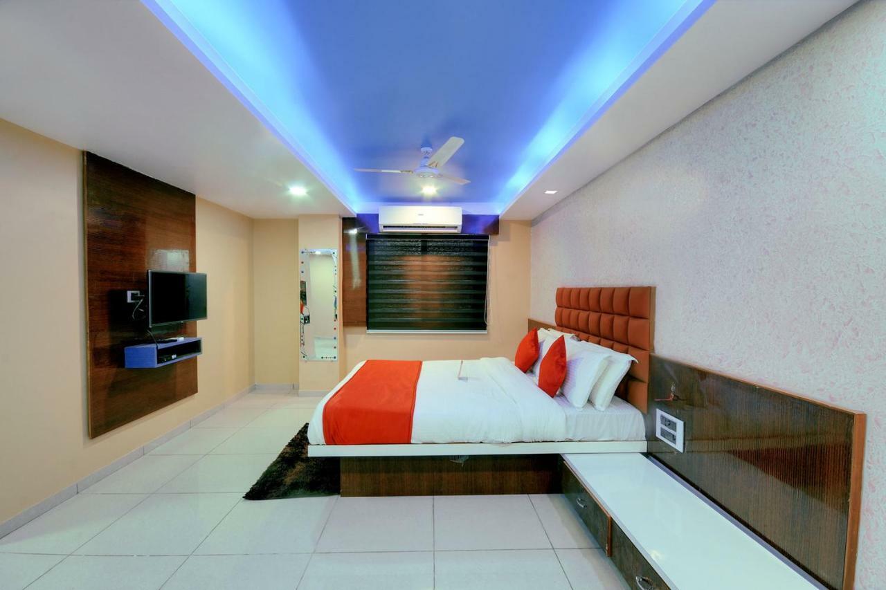 Hotel Hillton Gandhinagar Bagian luar foto