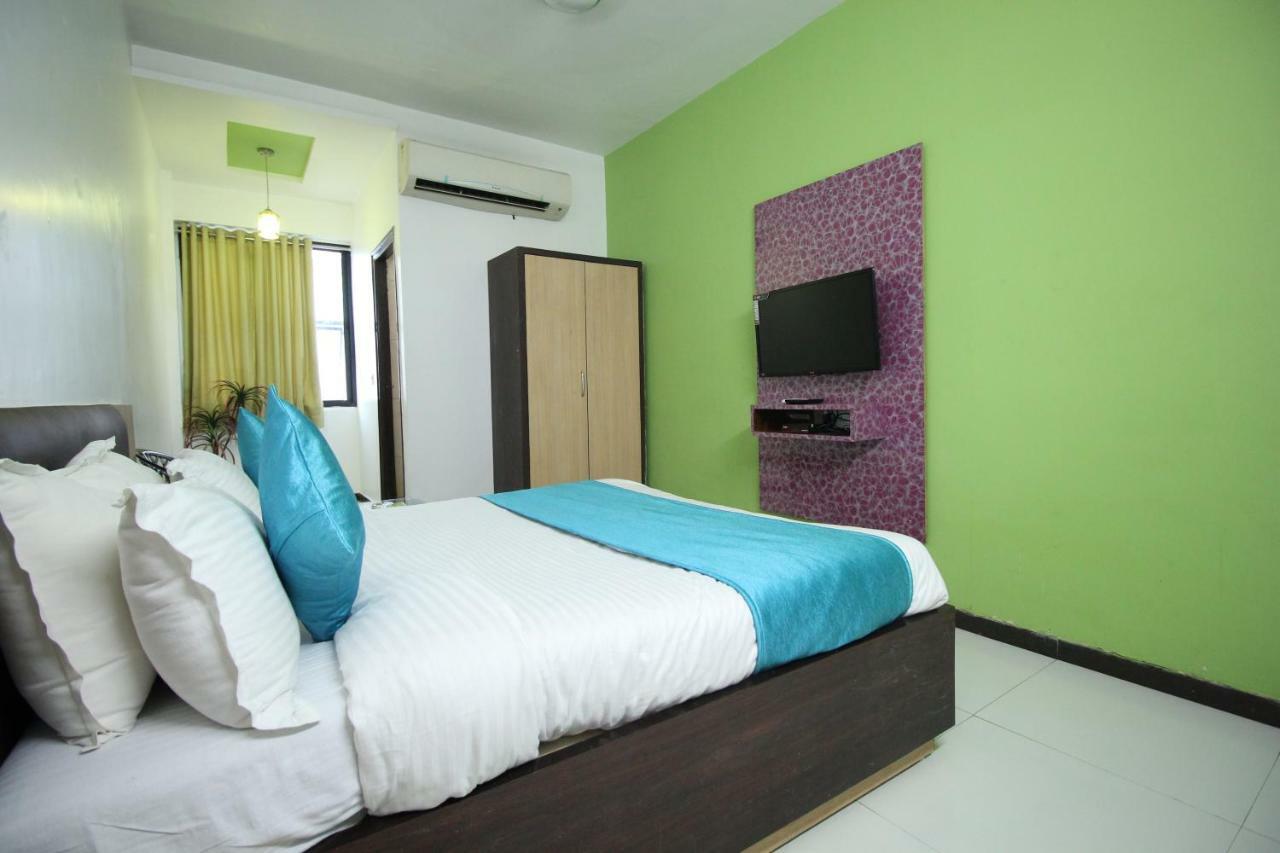 Hotel Hillton Gandhinagar Bagian luar foto
