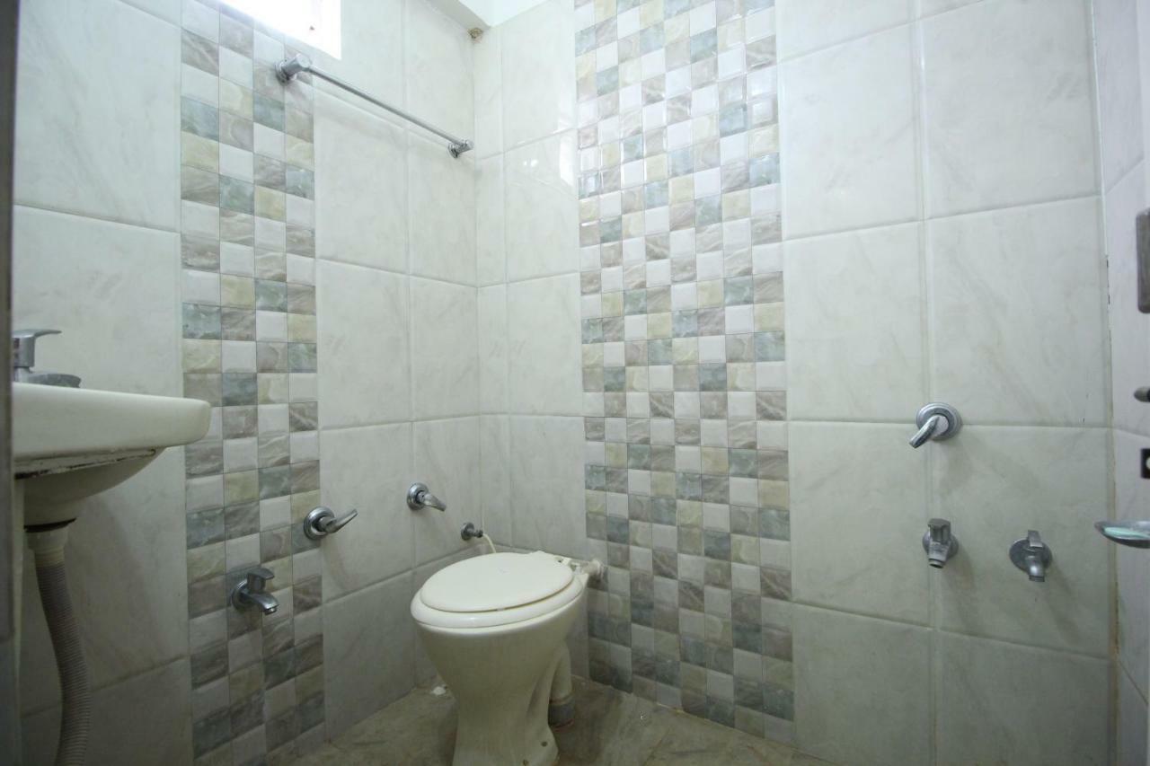 Hotel Hillton Gandhinagar Bagian luar foto