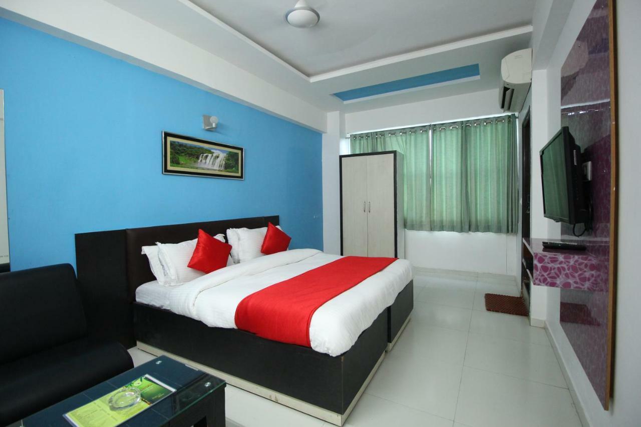 Hotel Hillton Gandhinagar Bagian luar foto