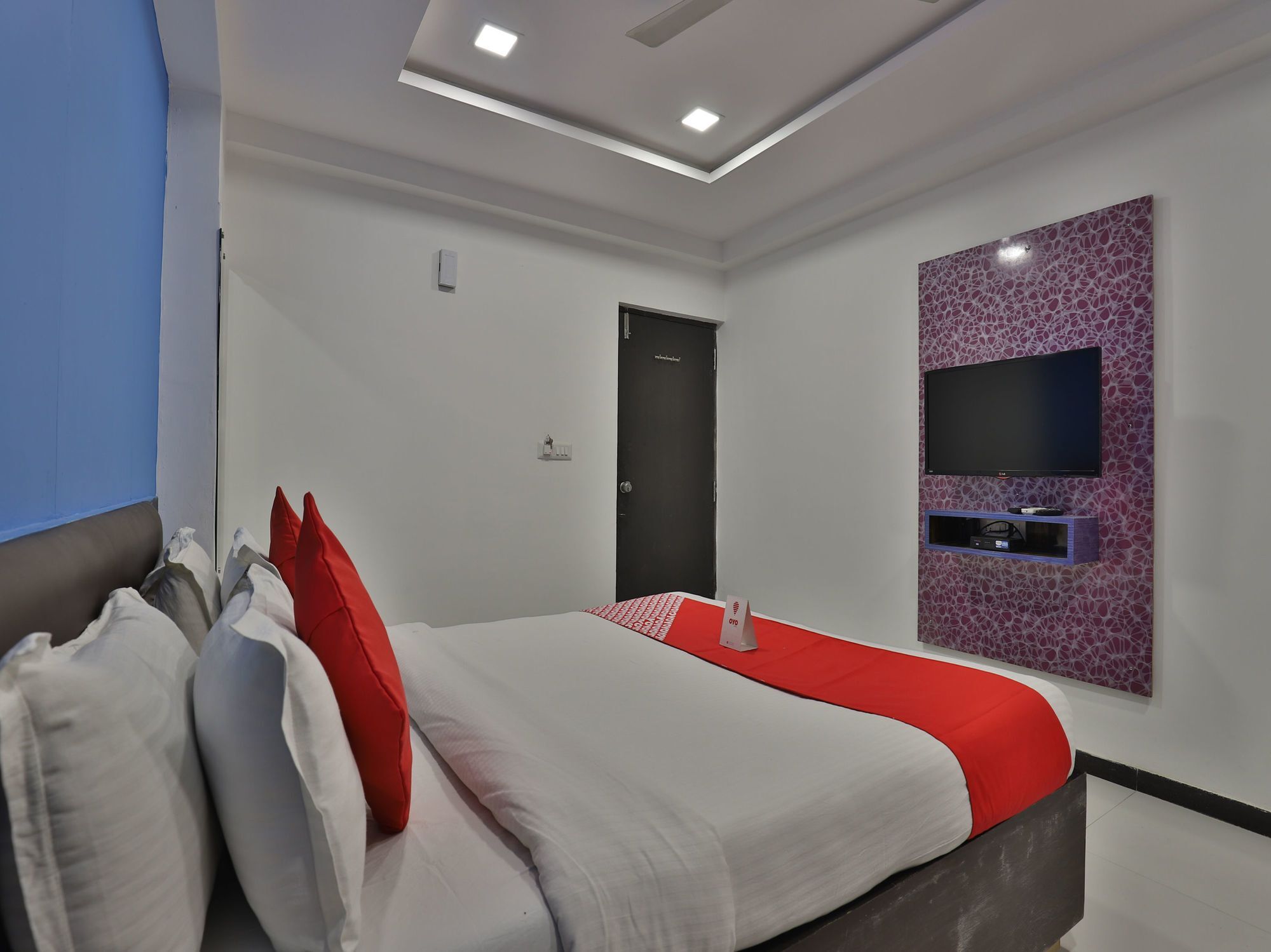 Hotel Hillton Gandhinagar Bagian luar foto