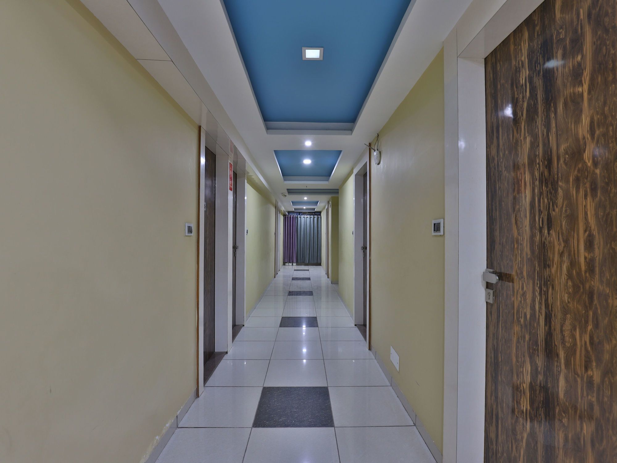 Hotel Hillton Gandhinagar Bagian luar foto