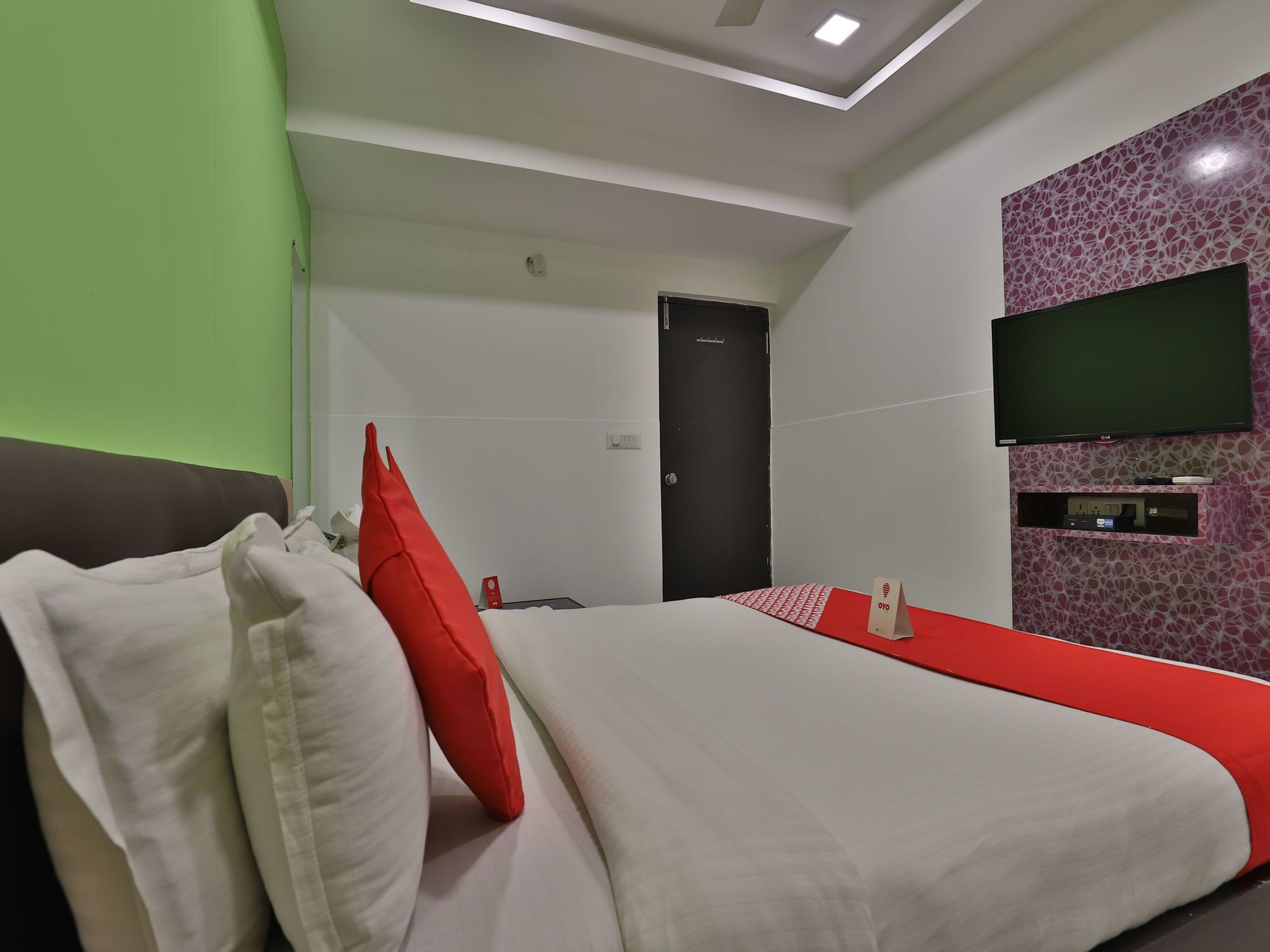 Hotel Hillton Gandhinagar Bagian luar foto