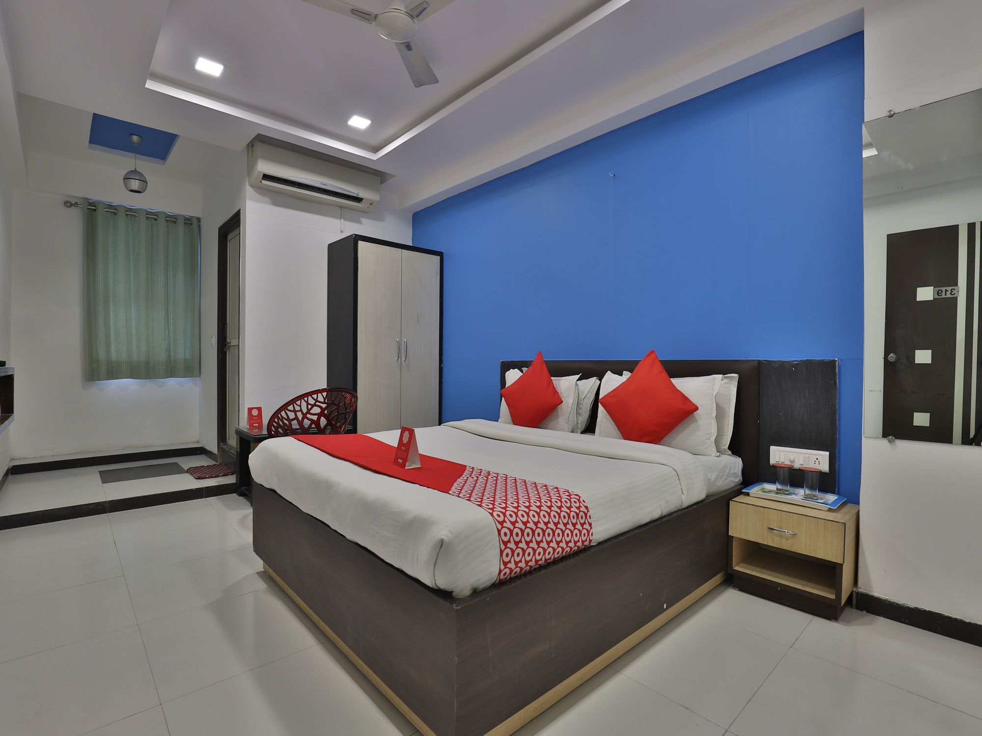 Hotel Hillton Gandhinagar Bagian luar foto