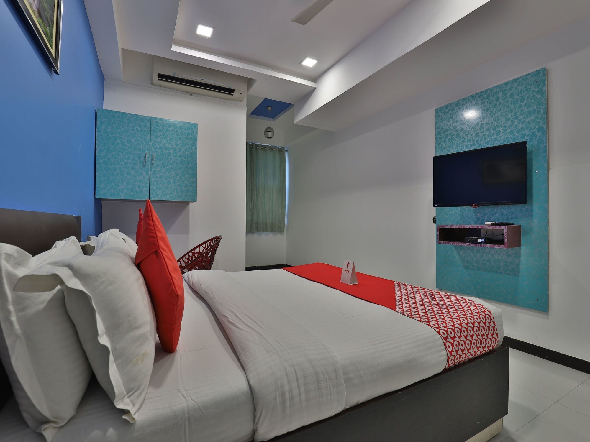 Hotel Hillton Gandhinagar Bagian luar foto