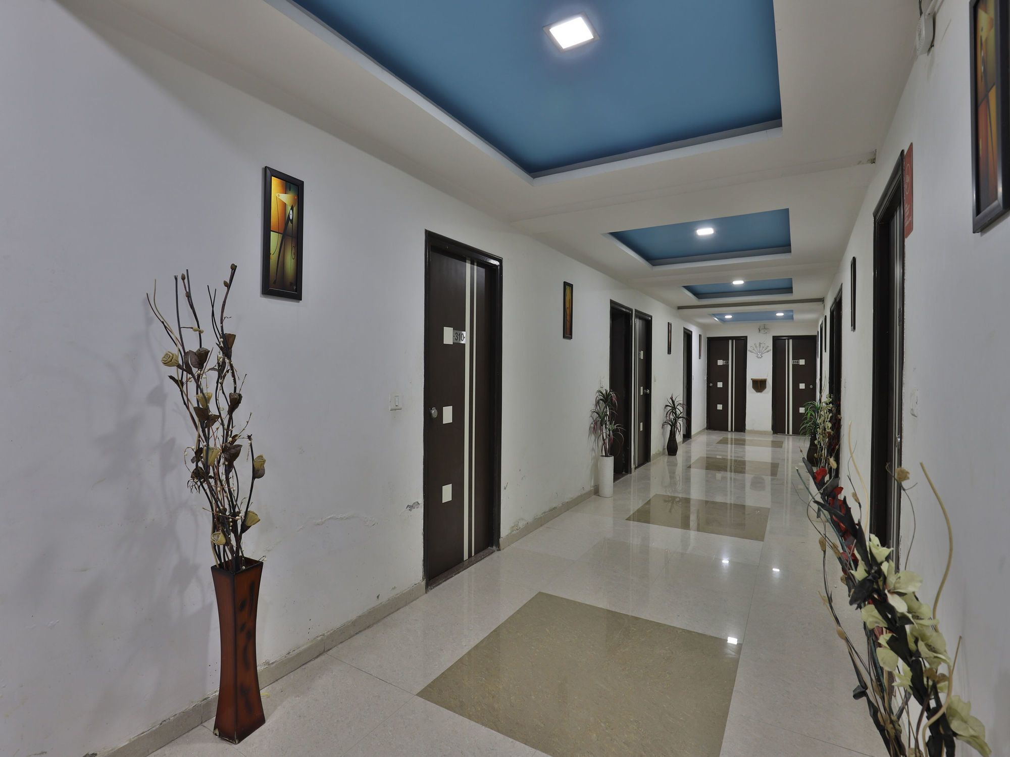 Hotel Hillton Gandhinagar Bagian luar foto