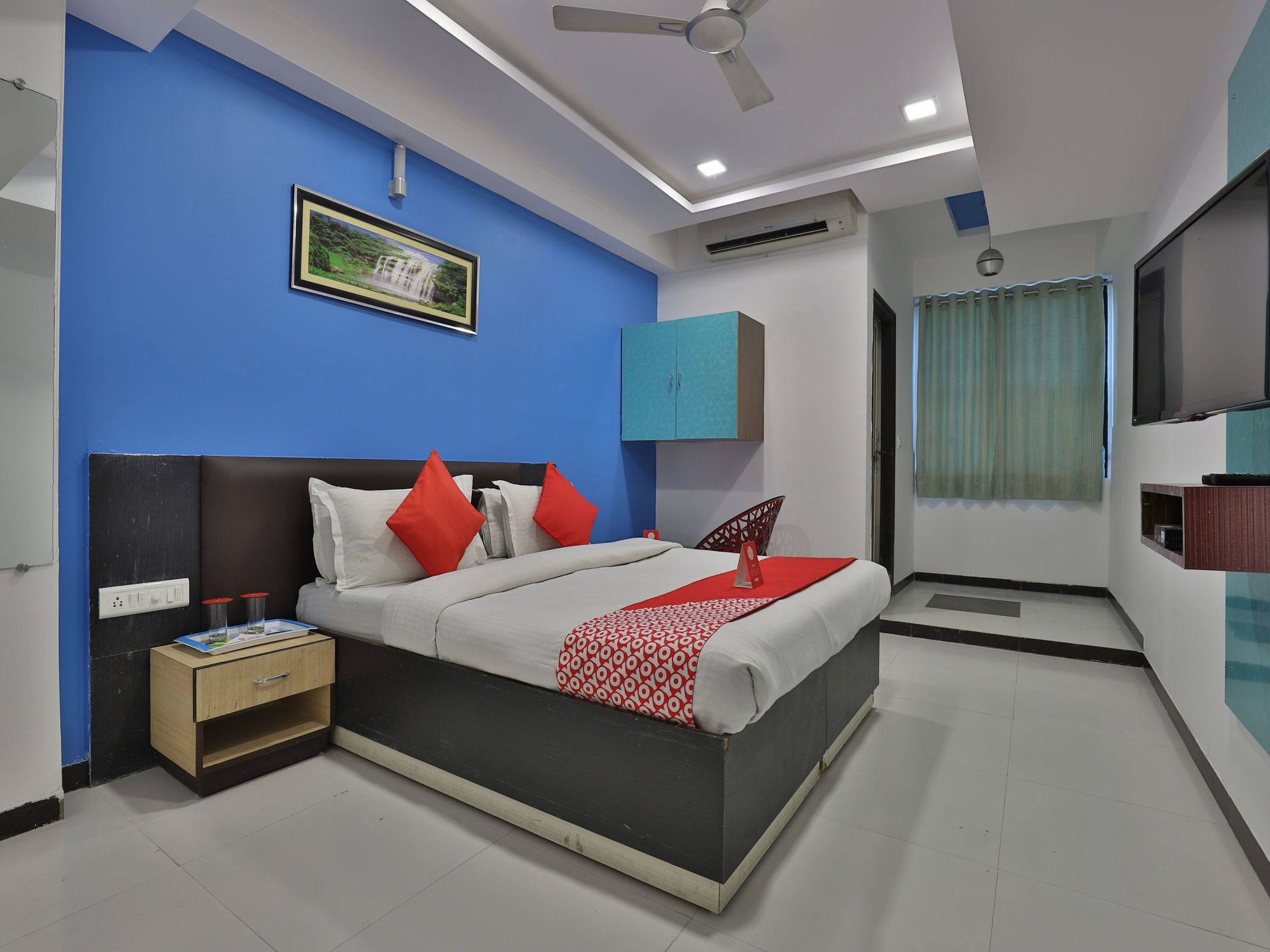 Hotel Hillton Gandhinagar Bagian luar foto