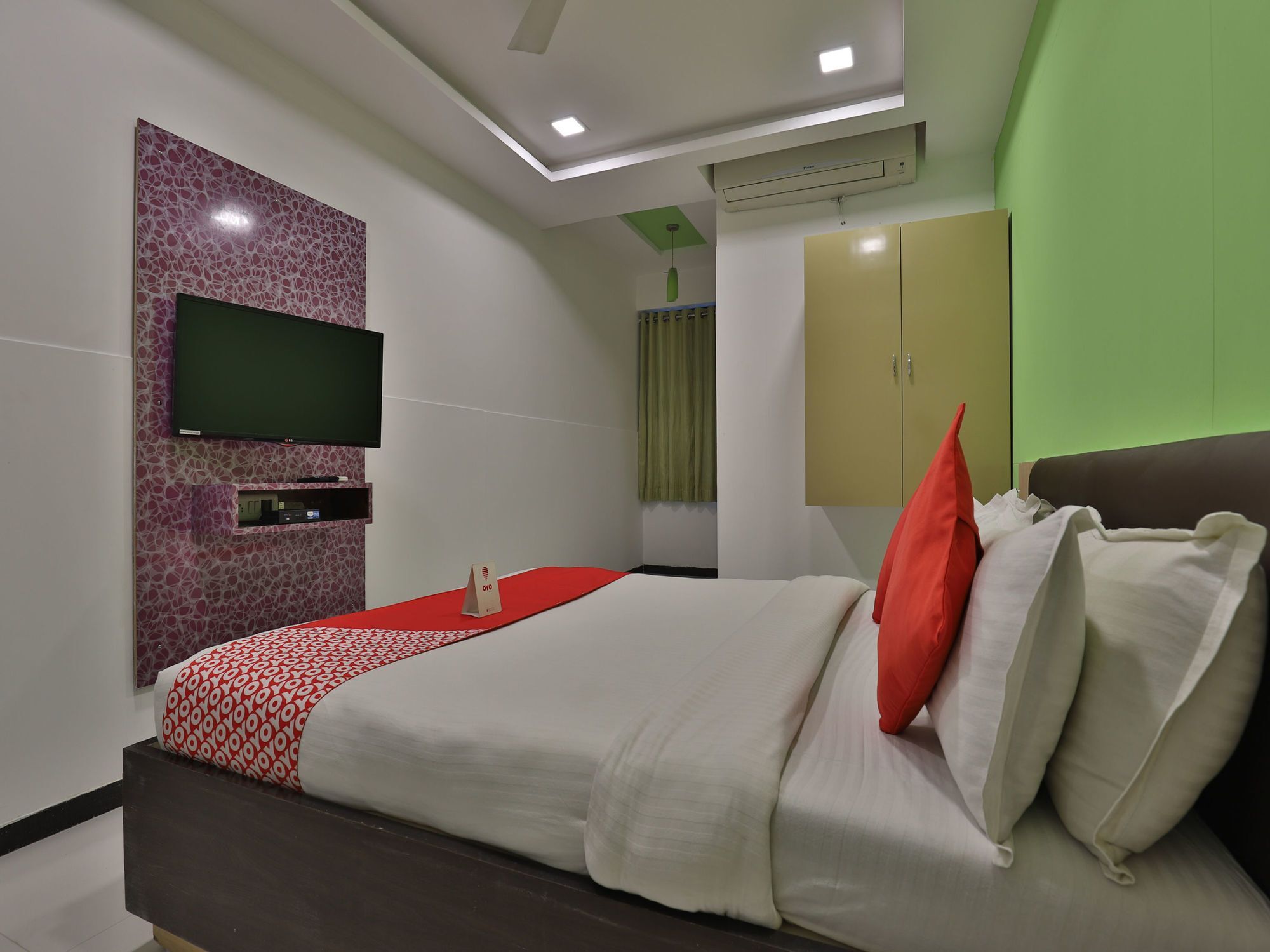 Hotel Hillton Gandhinagar Bagian luar foto