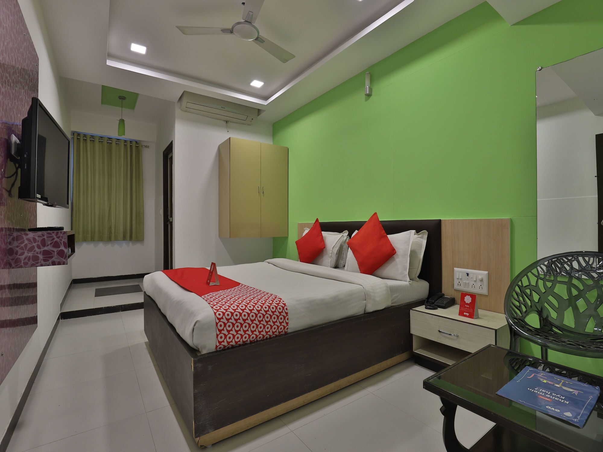Hotel Hillton Gandhinagar Bagian luar foto